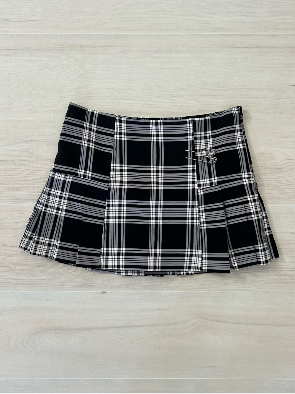 black and white plaid pleated skirt